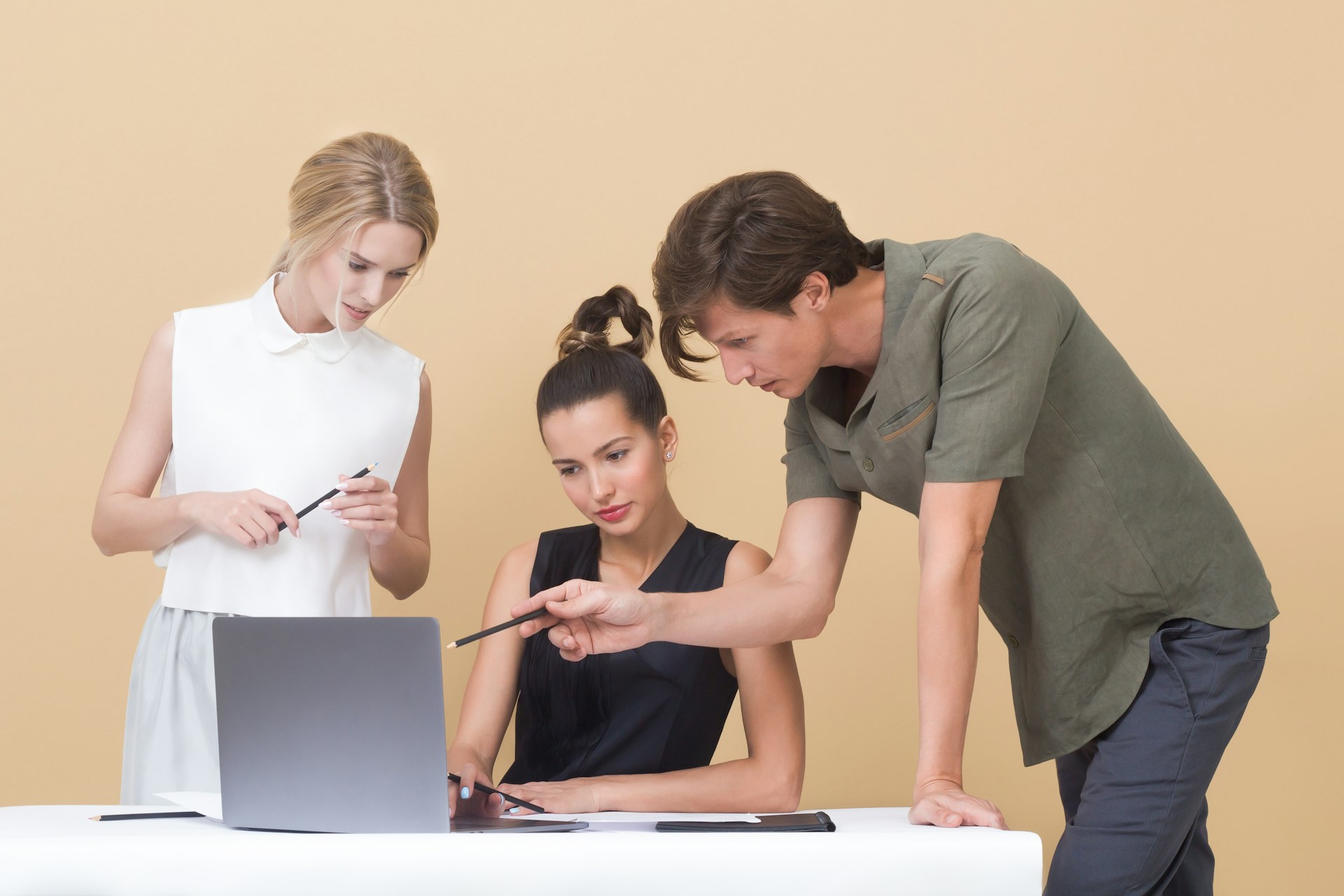 Building Strong Remote Teams in a Remote Company logo